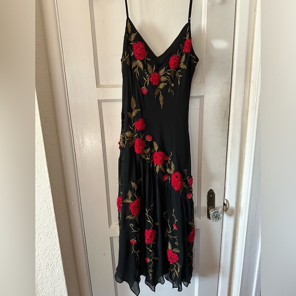 Chic Black Dress with Red Floral Design - Picture 3 of 3